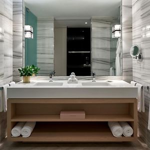 Estudio con Cama King en Pisos Interiores